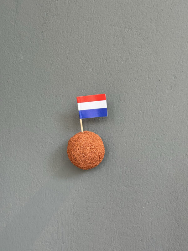 bitterbal met vlag (voor aan de muur)