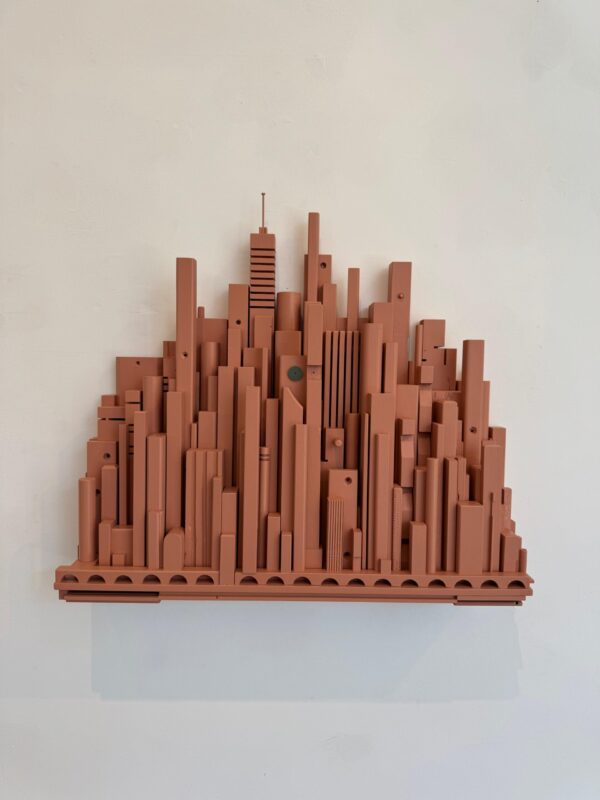 roze compositie met groene punt
